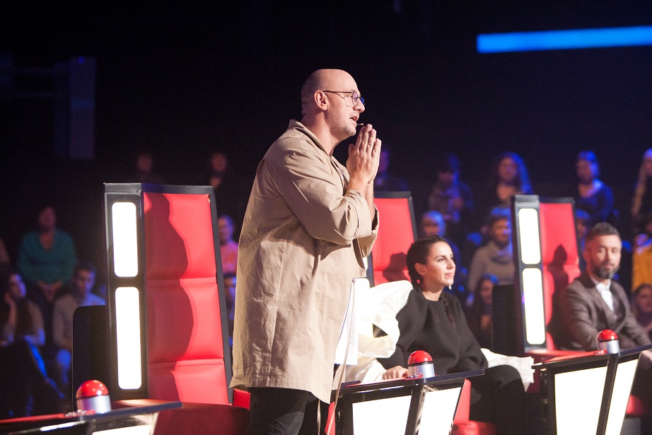 Стиль звезд на шоу &quot;Голос країни-7&quot;: Тина Кароль в платье от Julien Macdonald и Катя Осадчая в Elenareva